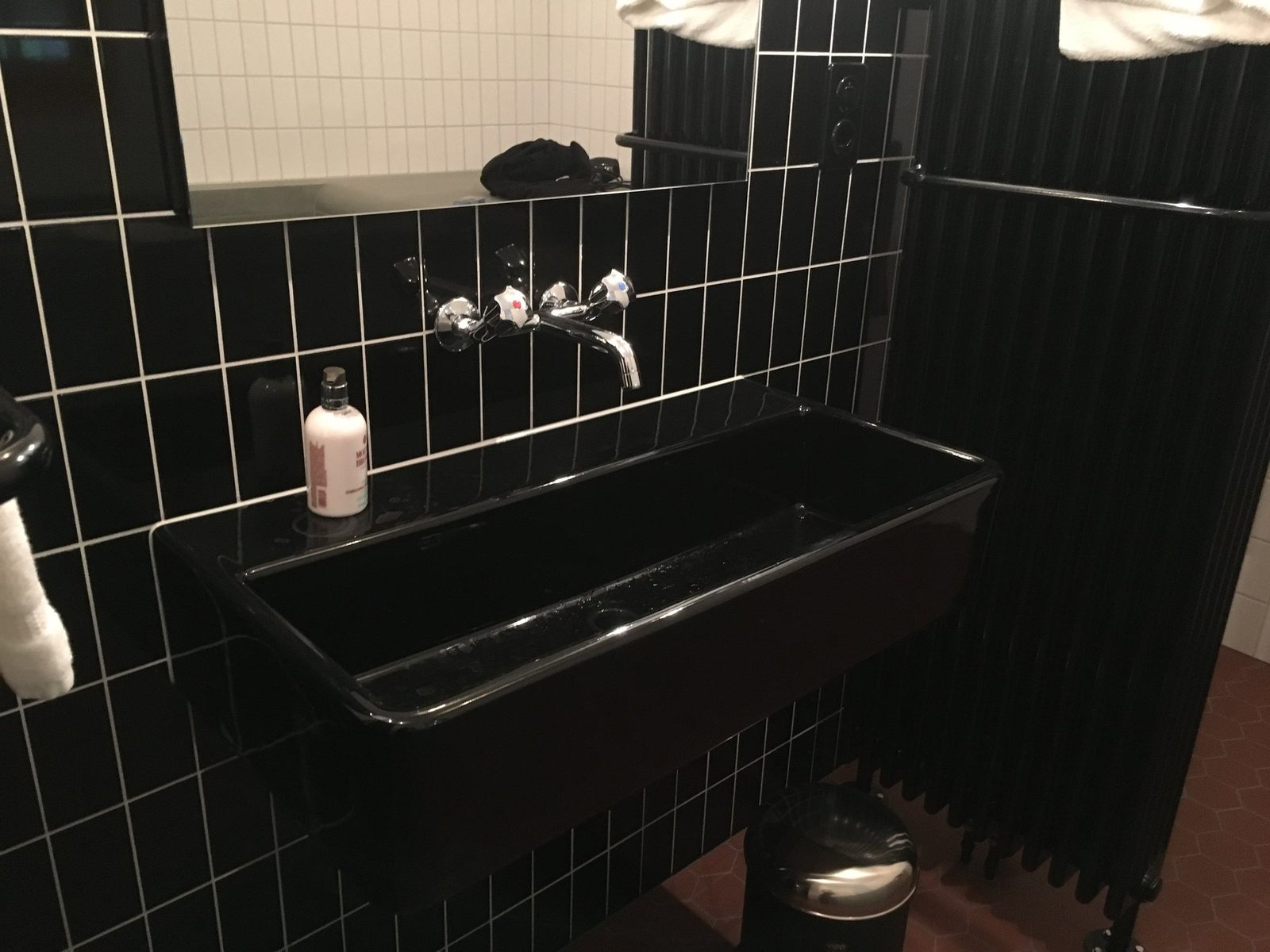 Keramik und Feinsteinzeug, Arbeit der Hans Leins AG, Foto 3