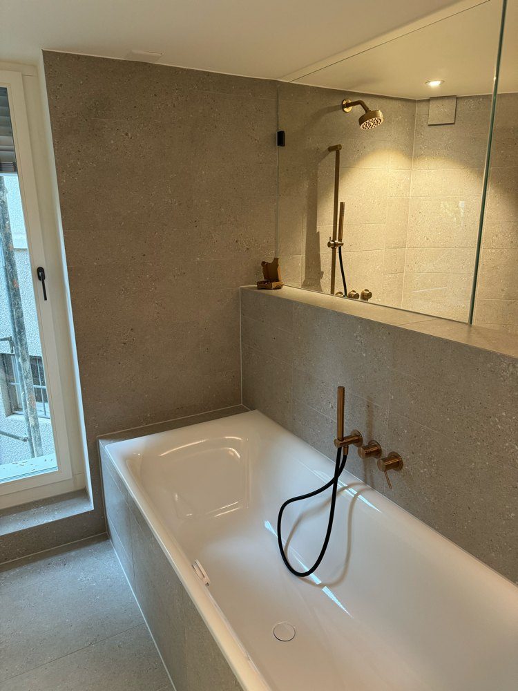 Keramik und Feinsteinzeug, Arbeit der Hans Leins AG, Foto 16